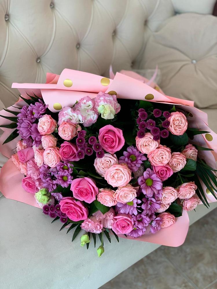 Букет цветов из: Хризантемы, Розы и Лизиантусы в Какашуре