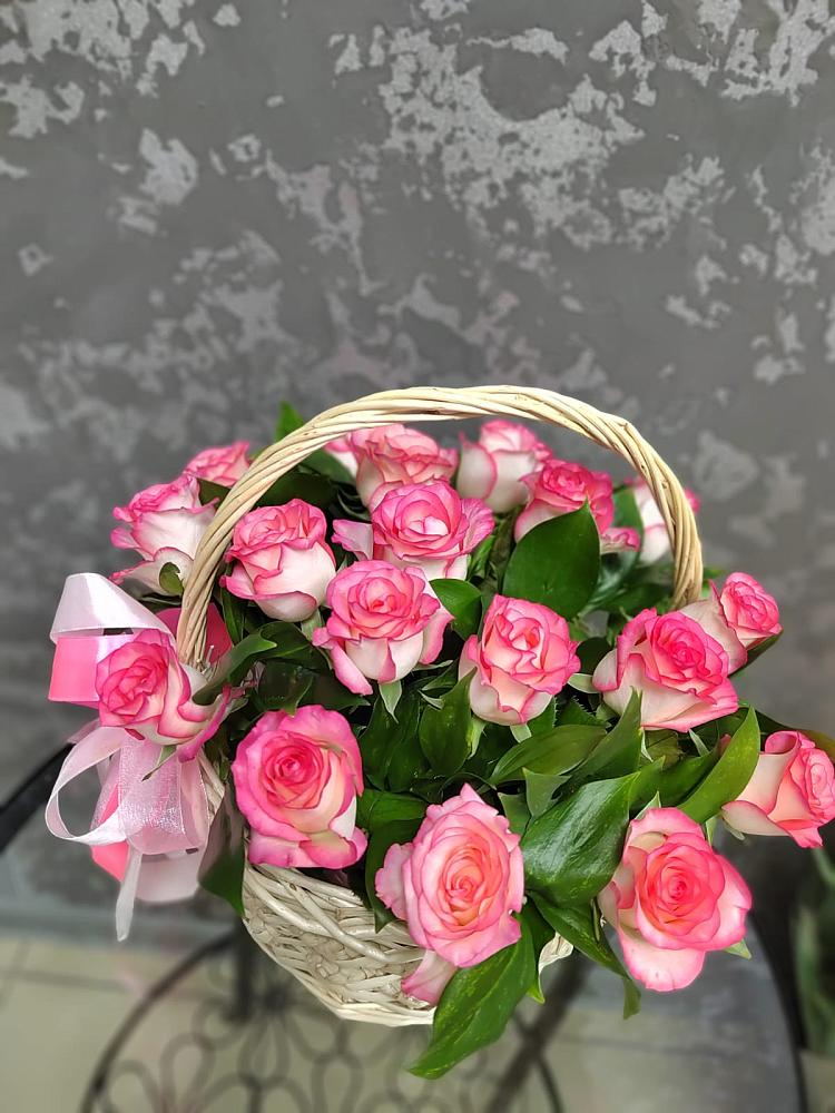 Цветочная композиция из Розы в корзине в Какашуре