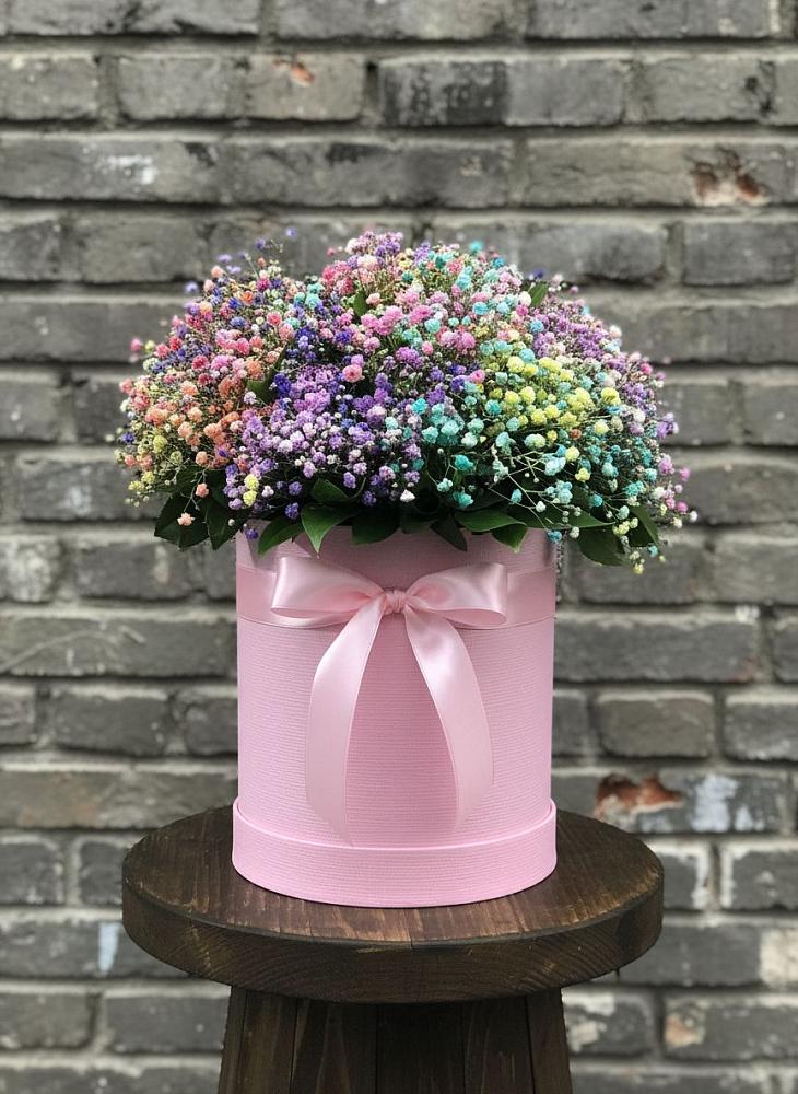 Цветочная композиция из Гипсофила и Розы в шляпной коробке в Какашуре