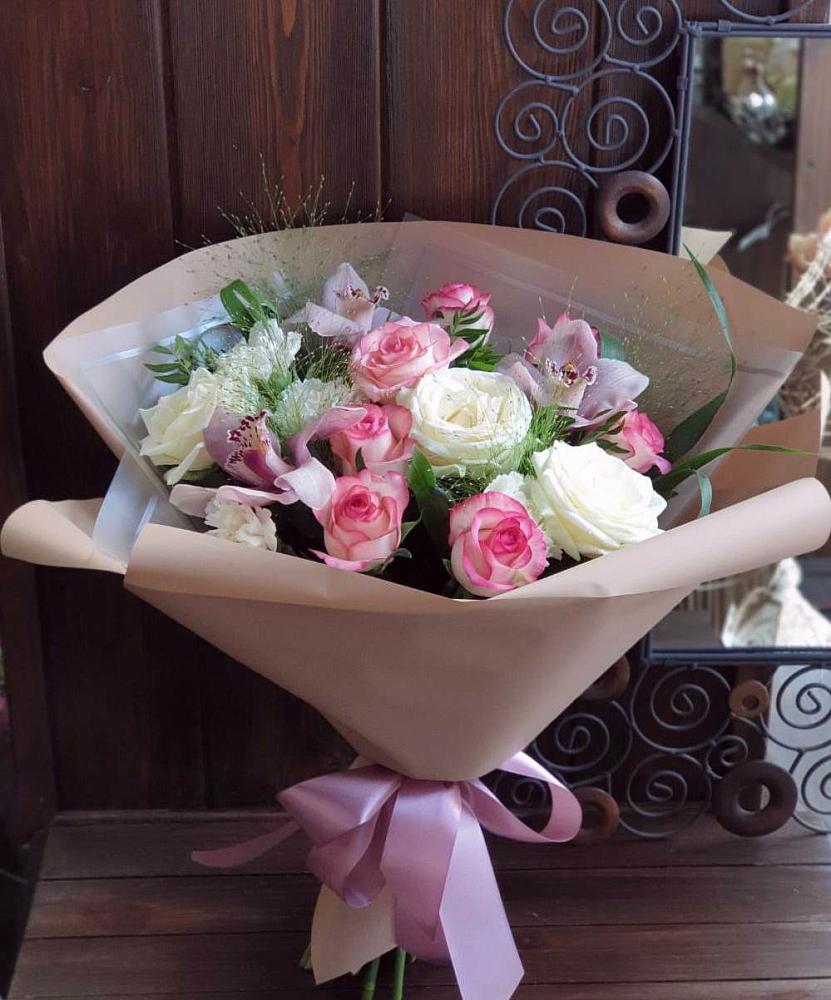 Букет цветов из: Гвоздики, Орхидеи, Розы и Хризантемы в Какашуре