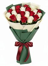 Букет Микс из красных и белых роз в Какашуре