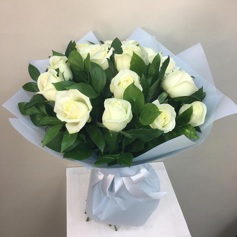 Букет 15 Белых роз Проуд в Какашуре