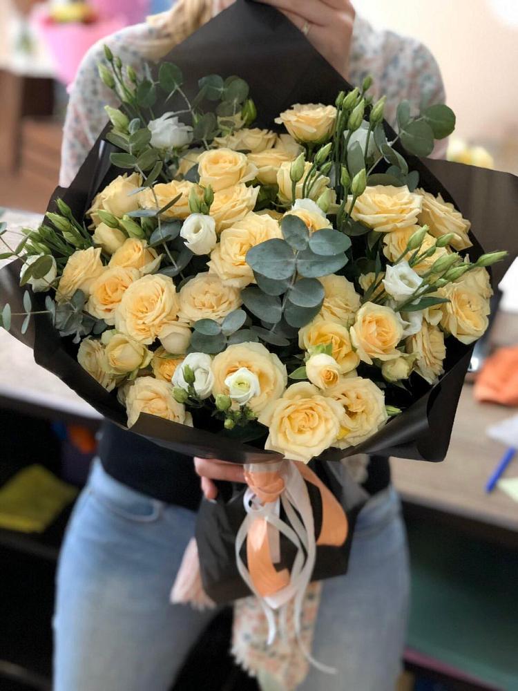 Букет цветов из: Розы и Лизиантусы в Какашуре