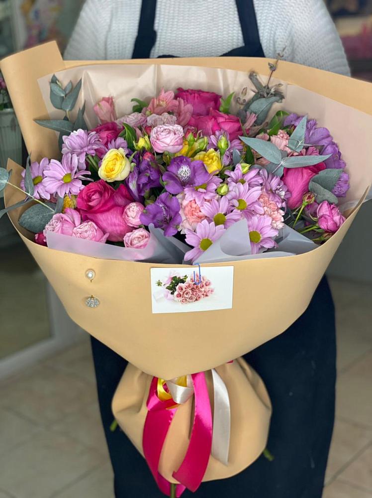 Букет цветов из: Хризантемы, Гвоздики и Альстромерии в Какашуре