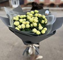 Букет Белые кустовые розы Солинеро в Какашуре