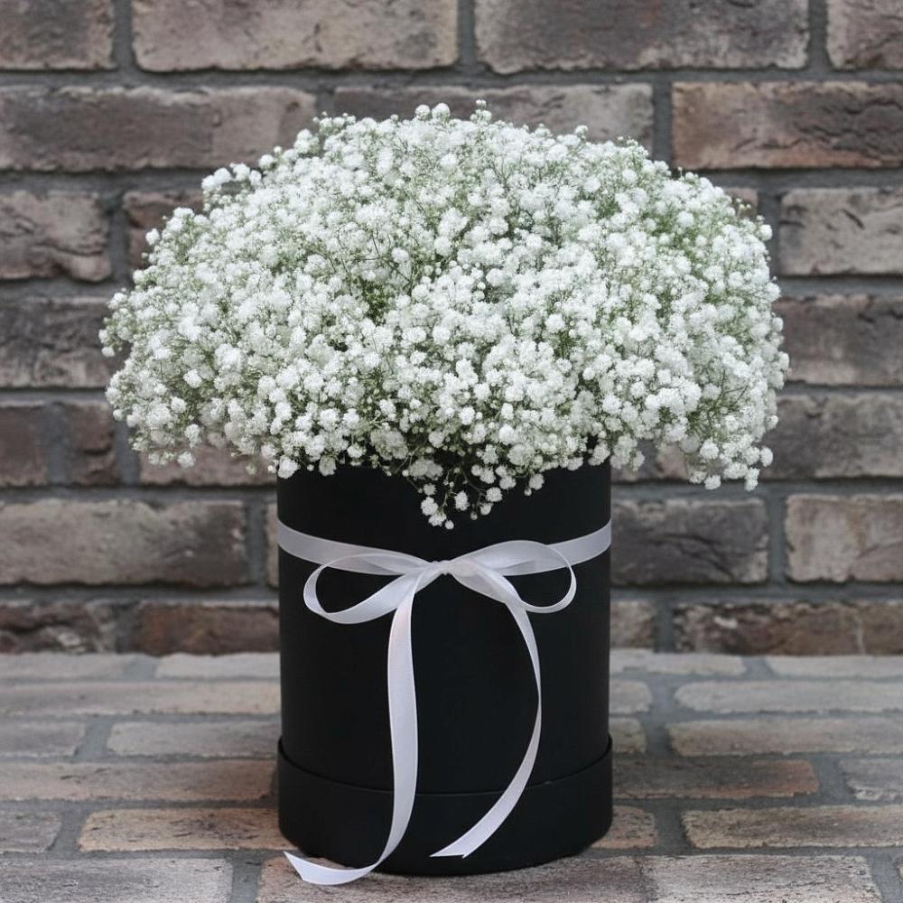 Цветочная композиция из Гипсофила в шляпной коробке в Какашуре