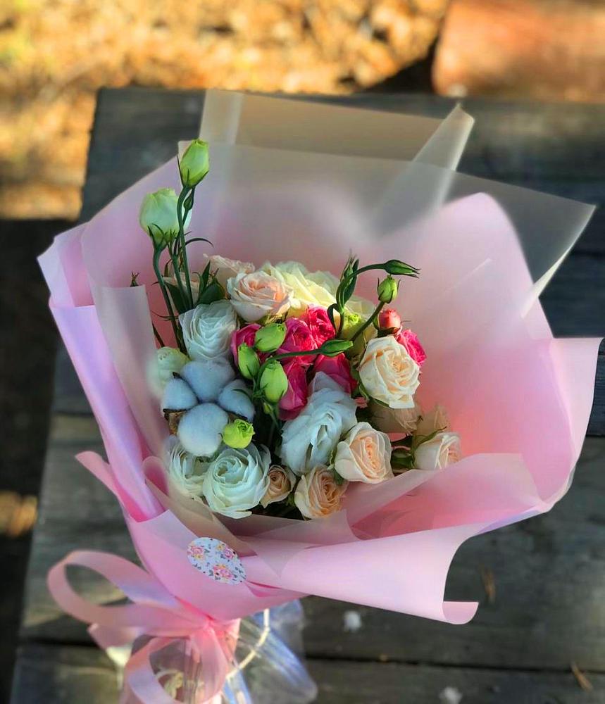 Букет цветов из: Розы и Лизиантусы в Какашуре