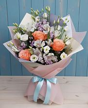 Букет цветов из:  Лизиантусы, Розы, Альстромерии и Гипсофила в Какашуре