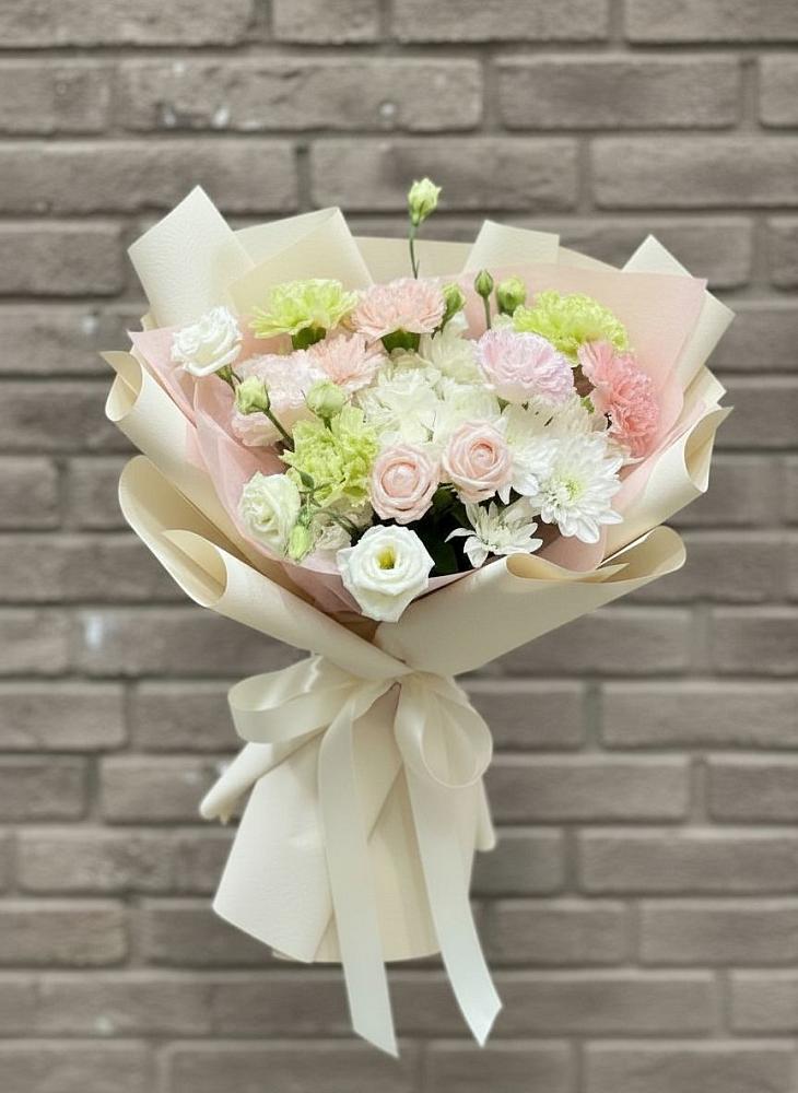 Букет цветов из: Гвоздики, Розы, Лизиантусы и Хризантемы в Какашуре