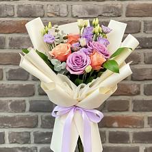 Букет цветов из:  Лизиантусы и Розы в Какашуре