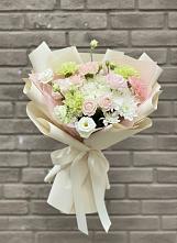 Букет цветов из:  Гвоздики, Розы, Лизиантусы и Хризантемы в Какашуре