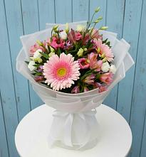 Букет цветов из:  Герберы, Альстромерии и Лизиантусы #REPLACE_PRED# Какашуре