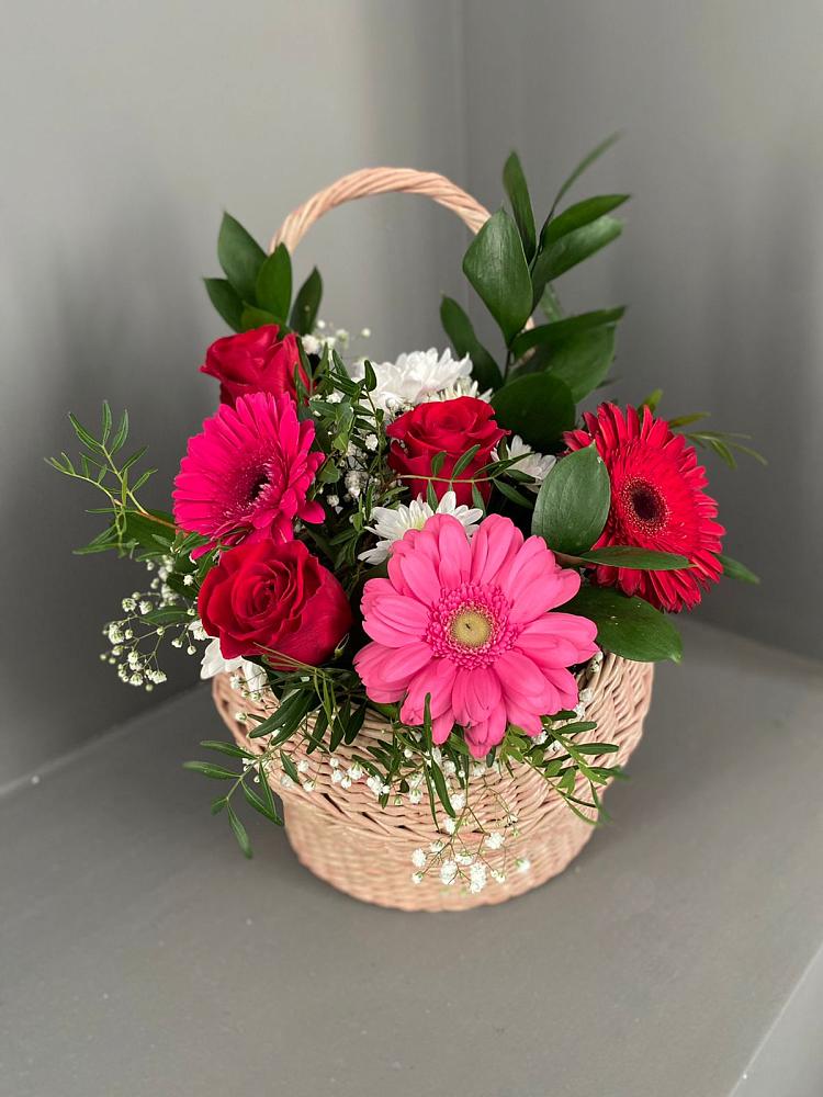 Цветочная композиция из Розы, Хризантемы и Герберы в корзине в Какашуре