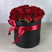 Цветочная композиция из Розы в шляпной коробке в Какашуре