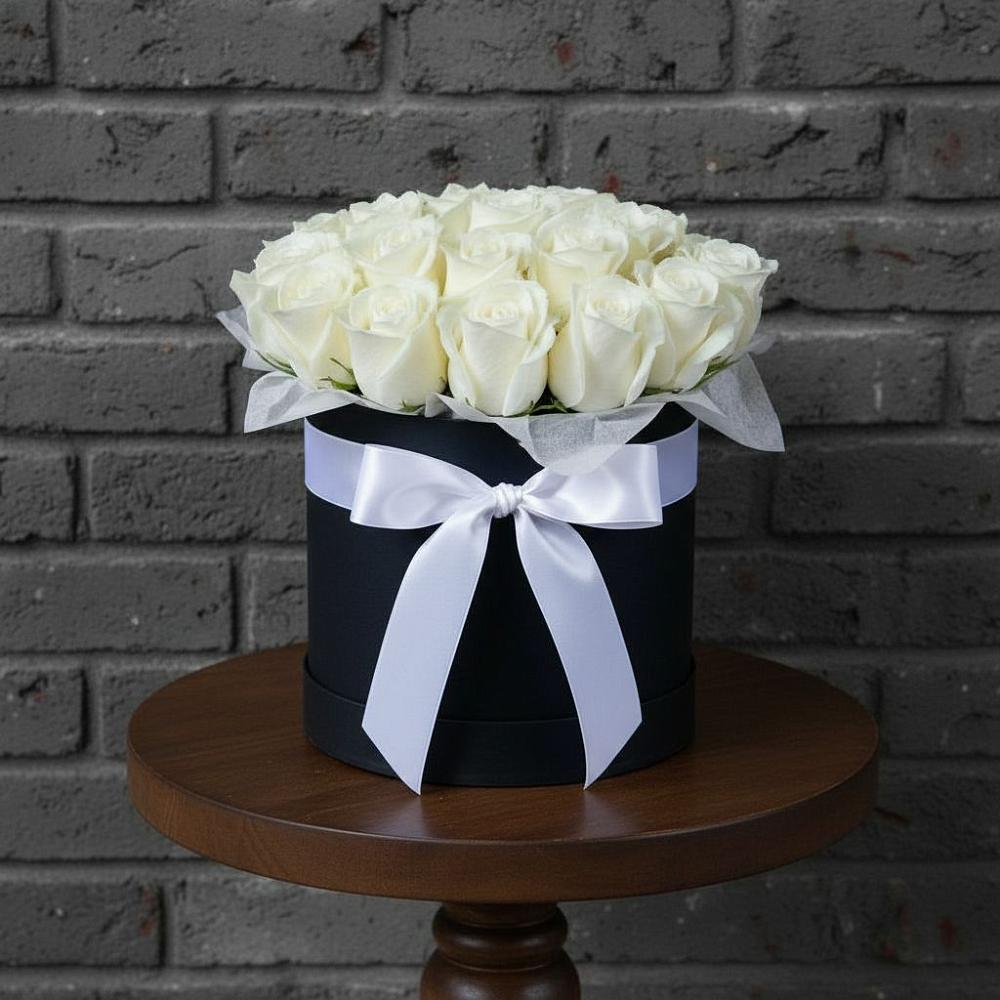 Цветочная композиция из Розы в шляпной коробке в Какашуре