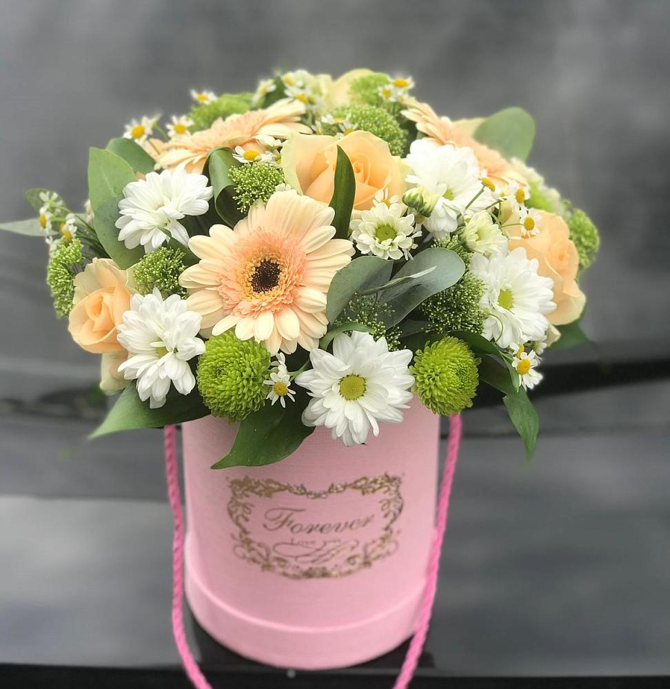 Цветочная композиция из Розы, Герберы и Хризантемы в шляпной коробке в Какашуре