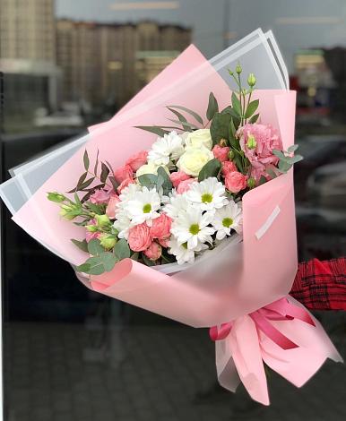 Букет цветов из: Розы, Лизиантусы и Хризантемы в Какашуре
